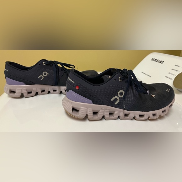 Size 9 Women’s On Cloud Cloud X - Navy/purple/peach - Picture 4 of 6